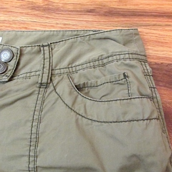 Ann Taylor LOFT Khaki "Marisa" Cargo Pants, Size 6 - Picture 5 of 7
